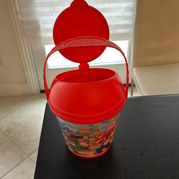 Universal Studios Super Mario Nintendo World Container - Picture 4 of 6